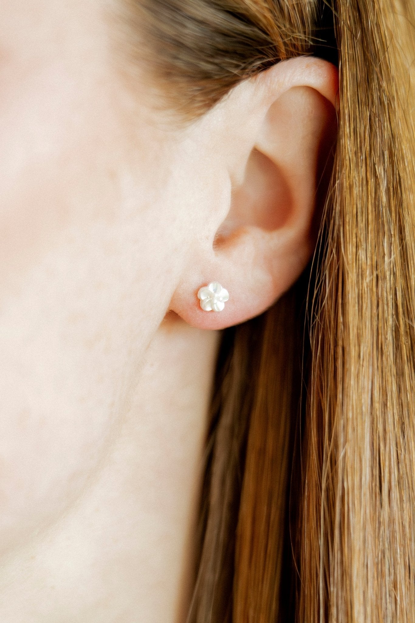 Screwback Stud Earrings - Gia - Shop LINNY CO
