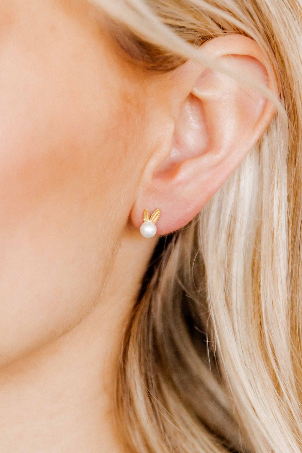 Screwback Stud Earrings - Heidi Pearl Bunny - Shop LINNY CO