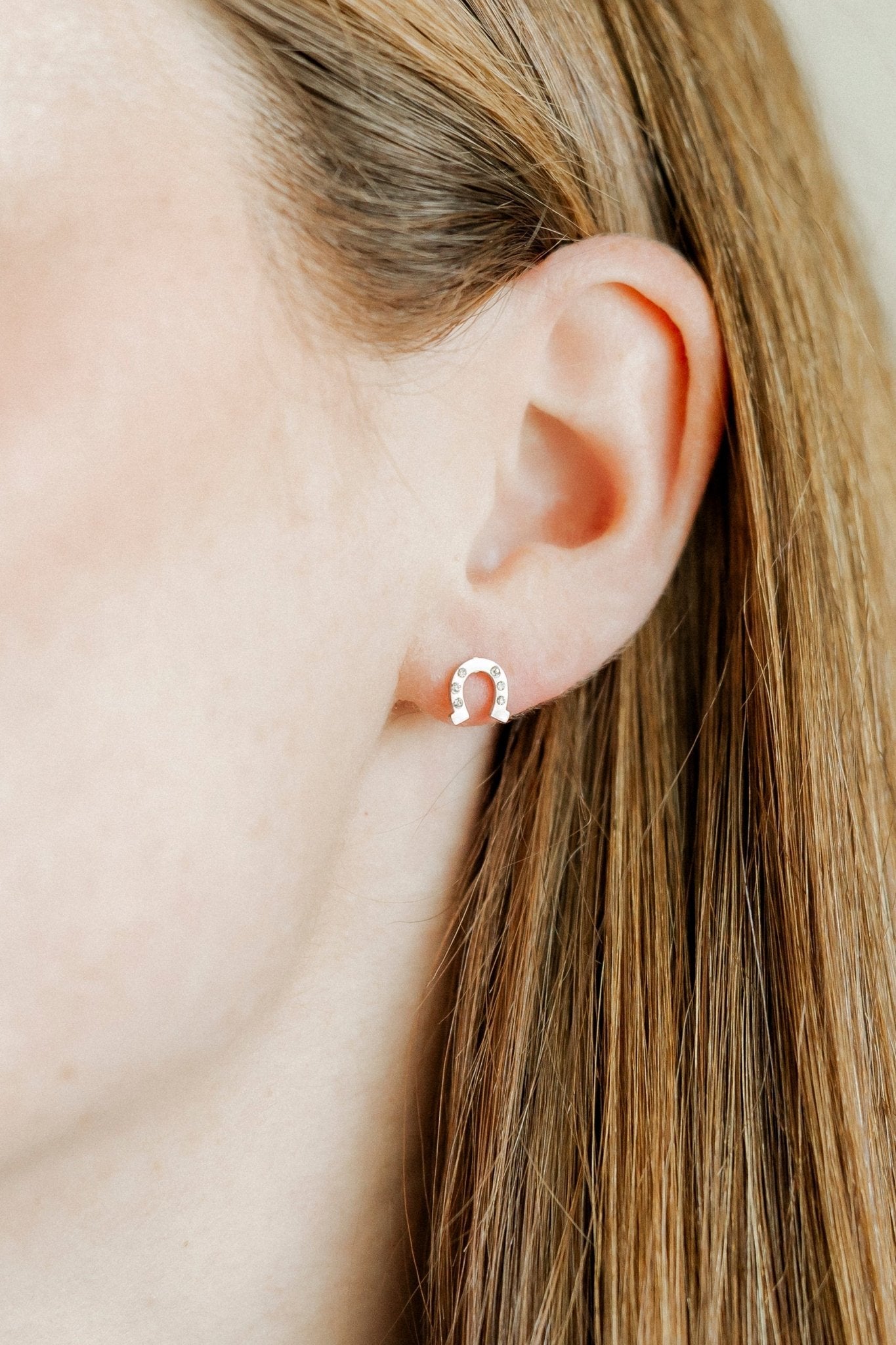 Screwback Stud Earrings - Horseshoe Silver - Shop LINNY CO