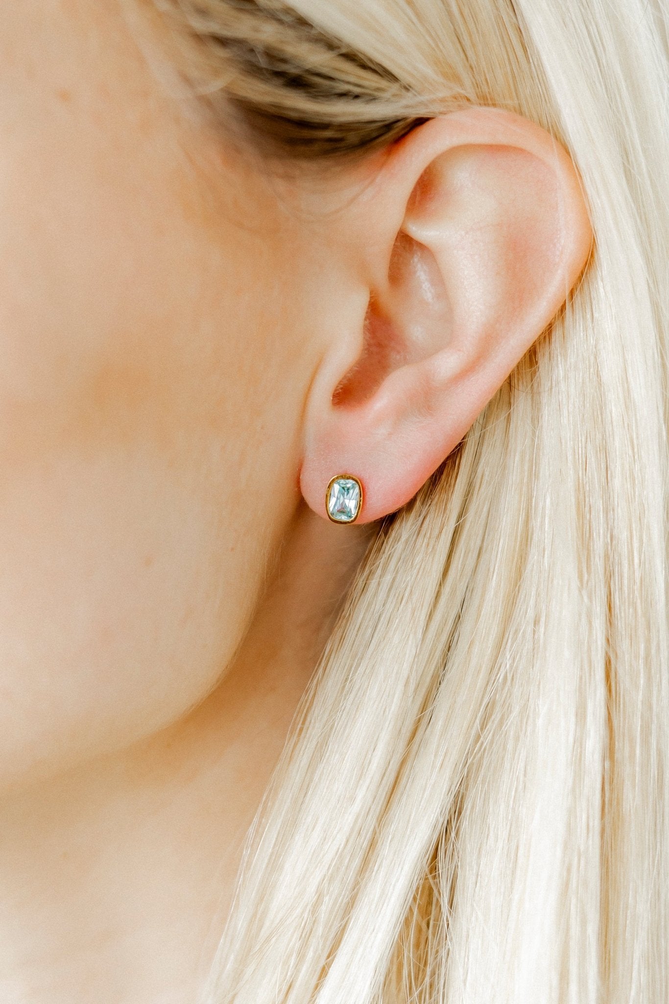 Screwback Stud Earrings - Kay Blue - Shop LINNY CO