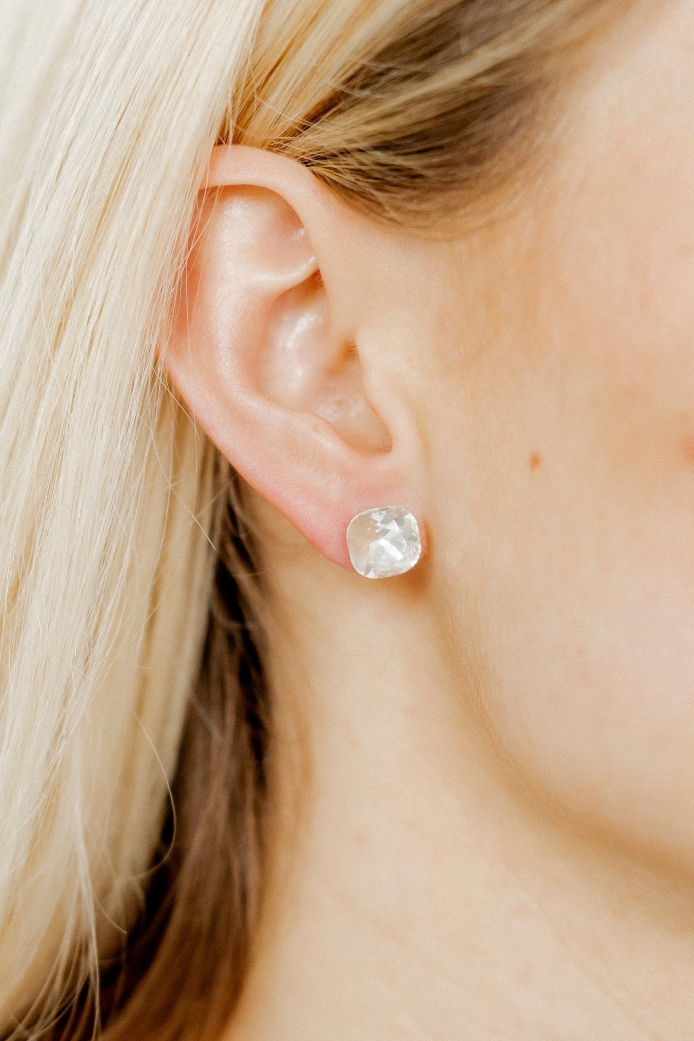 Screwback Stud Earrings Lux - Kit Clear - Shop LINNY CO