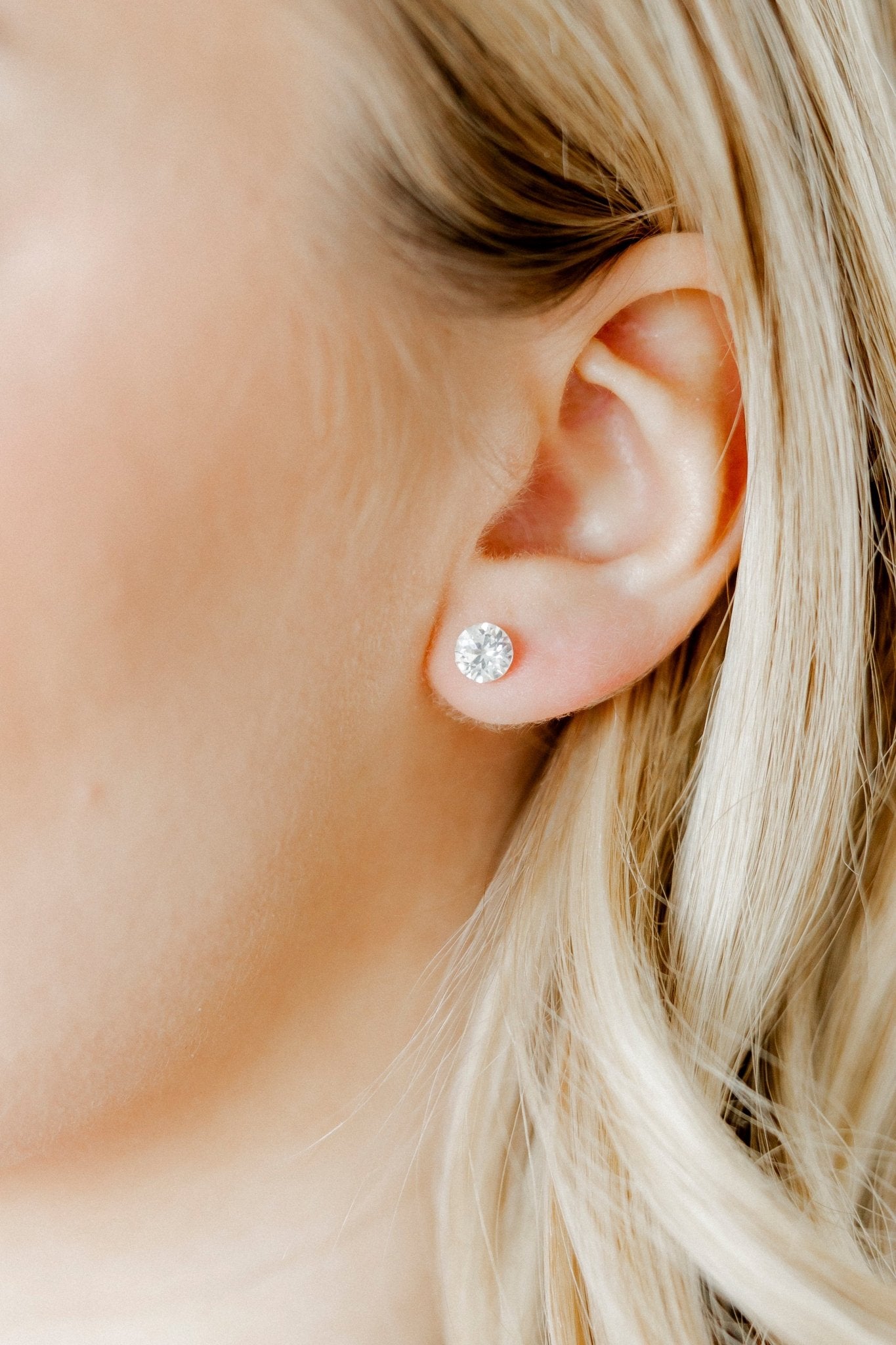 Screwback Stud Earrings Lux - Zuri Clear - Shop LINNY CO