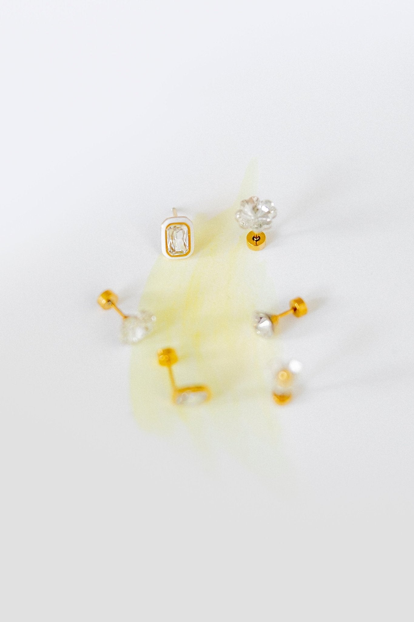 Screwback Stud Earrings Lux - Zuri Clear - Shop LINNY CO