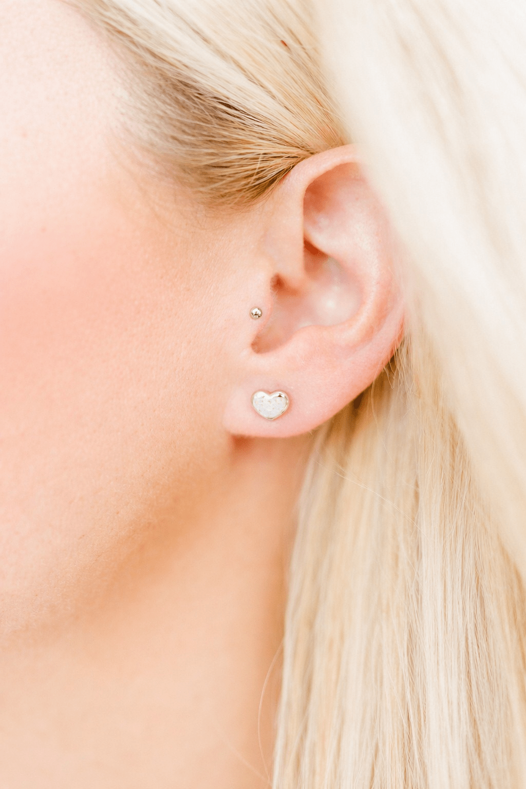 Screwback Stud Earrings - Nora Heart White Silver - LINNY CO WholesaleStuds