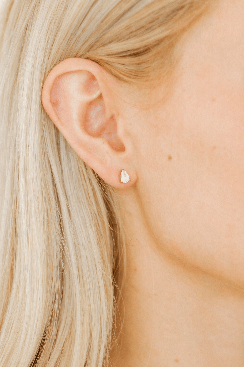 Screwback Stud Earrings - Paige Pear Silver - Shop LINNY CO