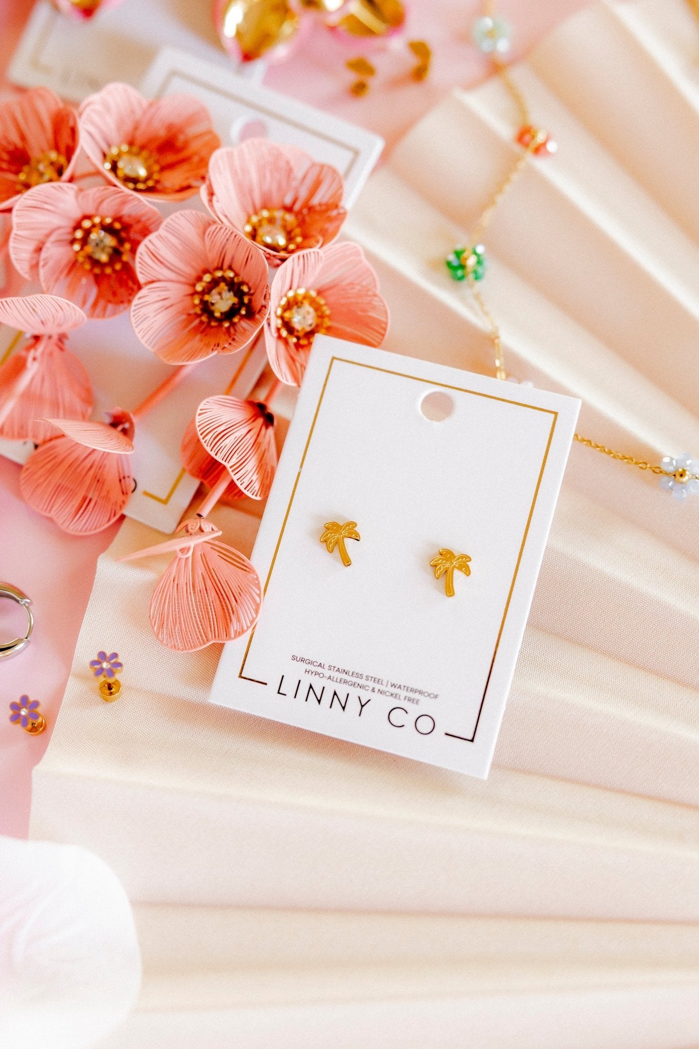 Screwback Stud Earrings - Palm Tree Gold - Shop LINNY CO