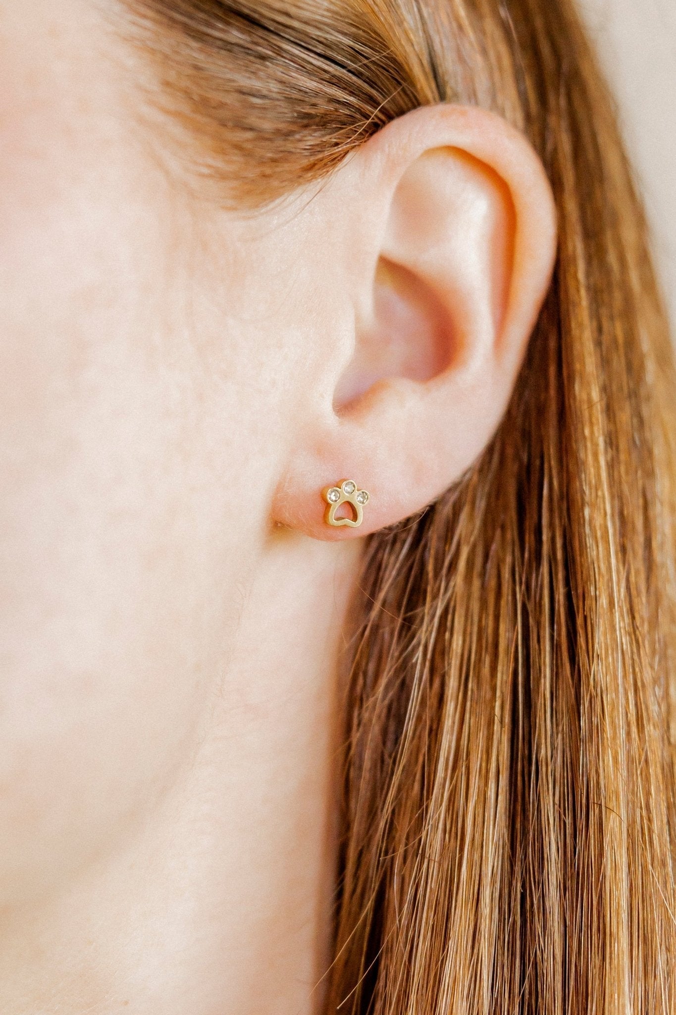 Screwback Stud Earrings - Paw Print CZ Gold - Shop LINNY CO