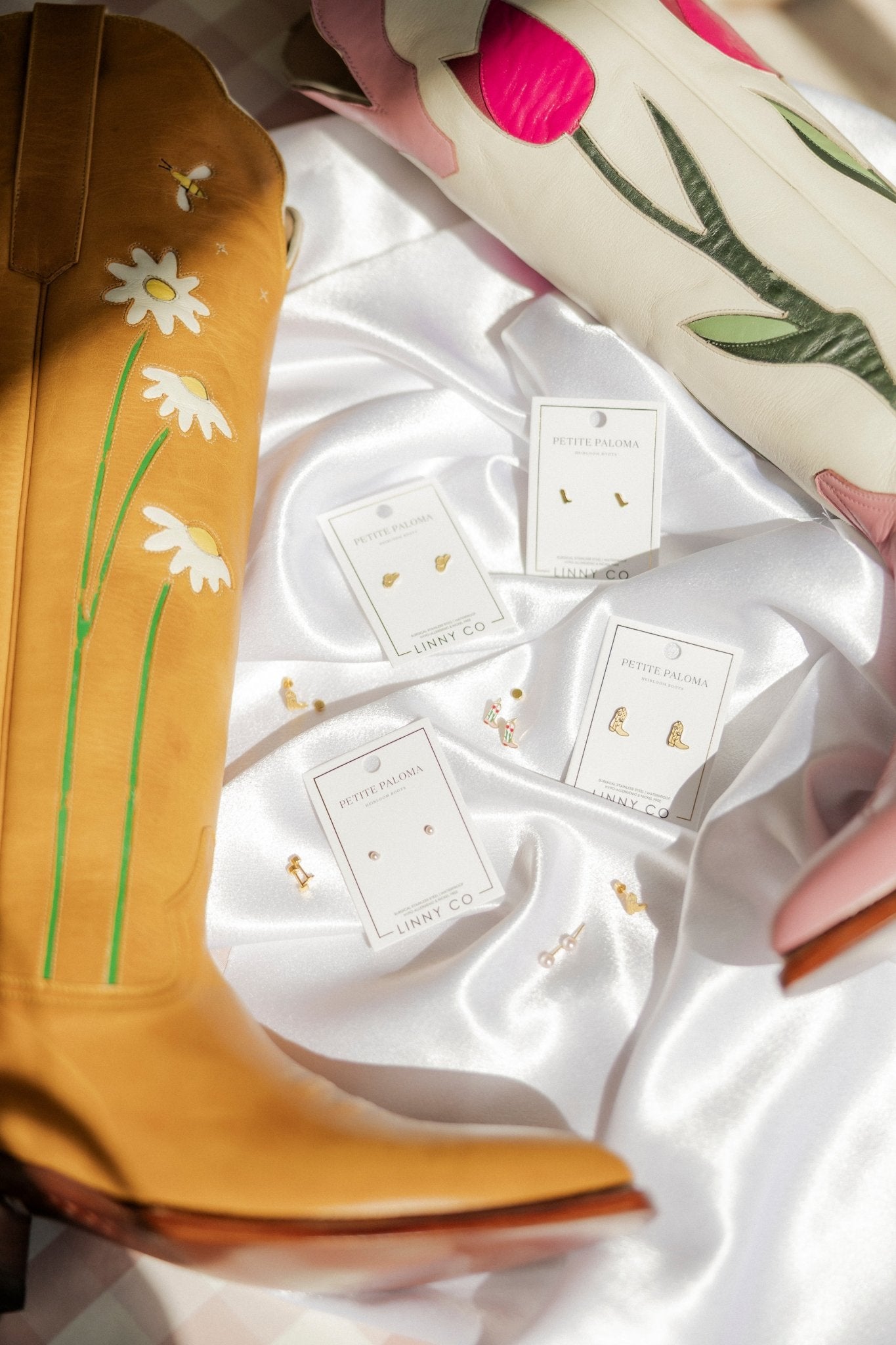 Screwback Stud Earrings - Petite Texas - Shop LINNY CO