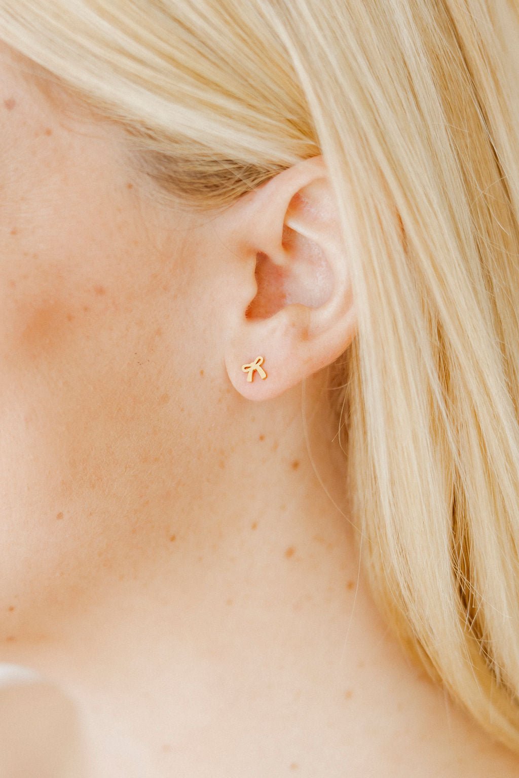 Screwback Stud Earrings - Ruby Bow - Shop LINNY CO