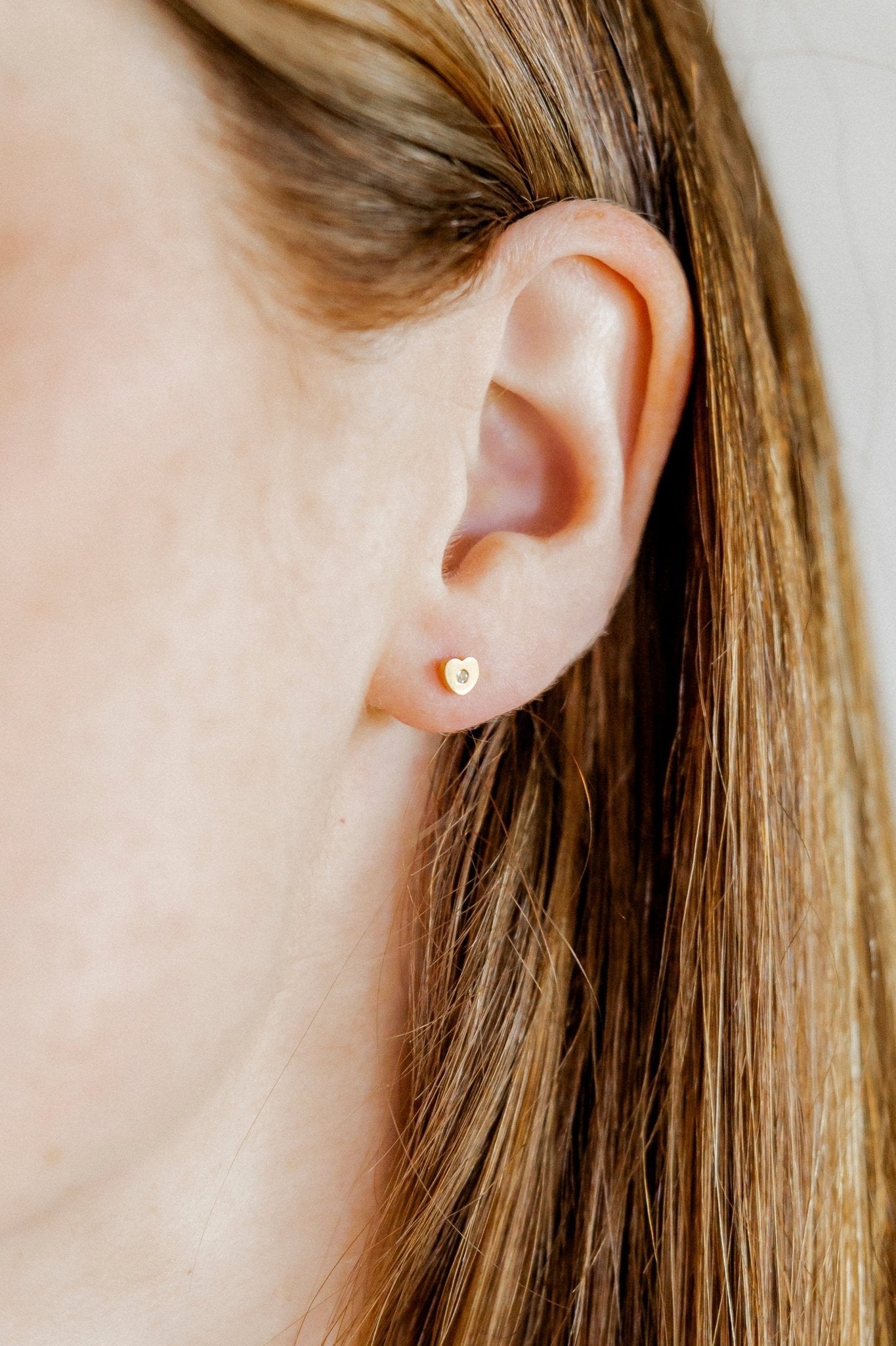 Screwback Stud Earrings - Tessa Heart CZ Gold - Shop LINNY CO