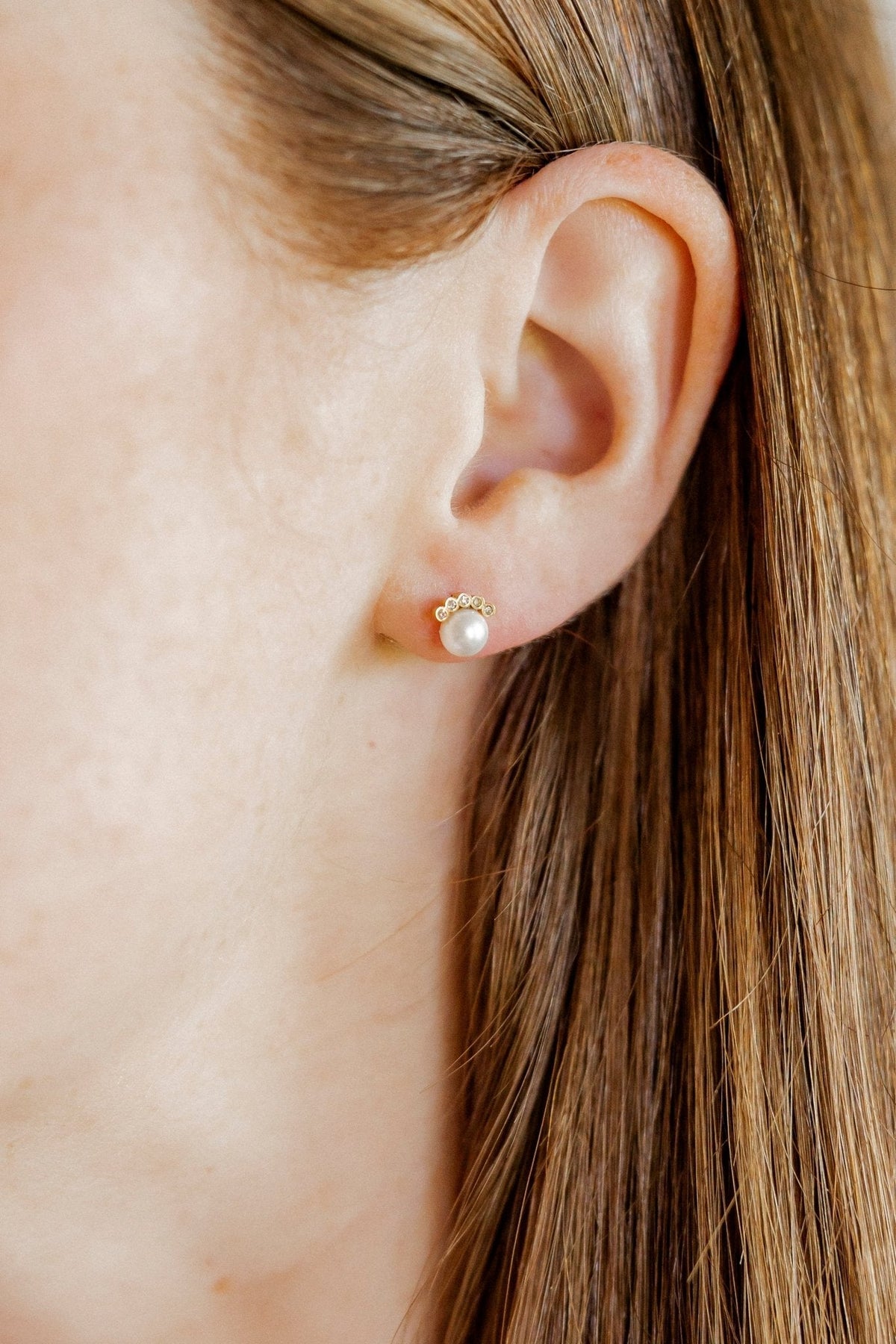 Screwback Stud Earrings - Winnie CZ Pearl Gold - Shop LINNY CO