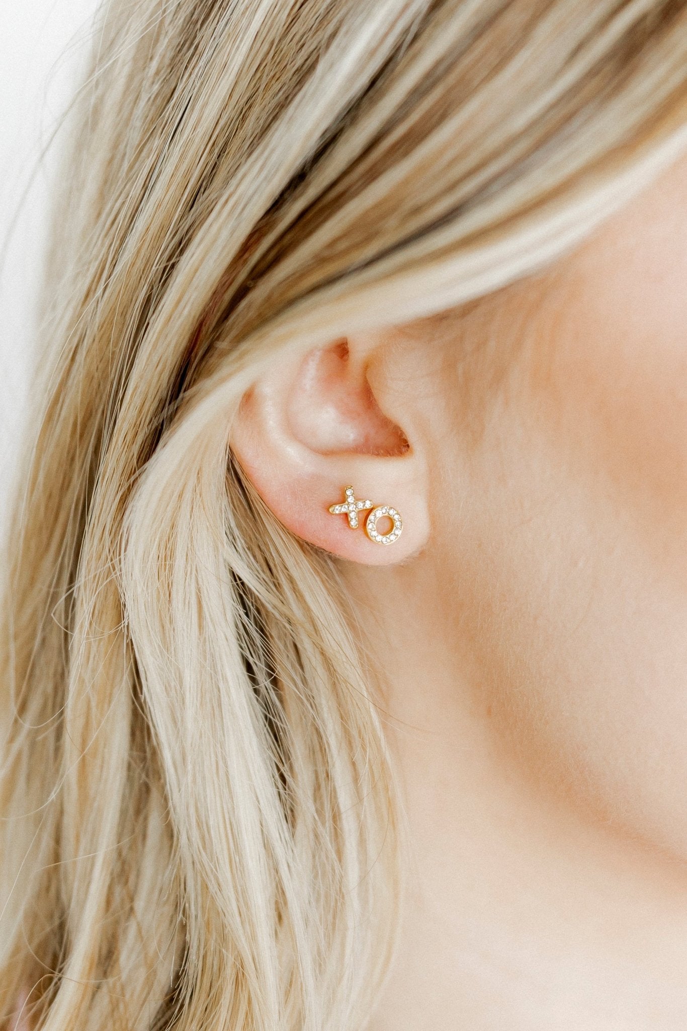 XO Screwback Stud Earrings - Shop LINNY CO